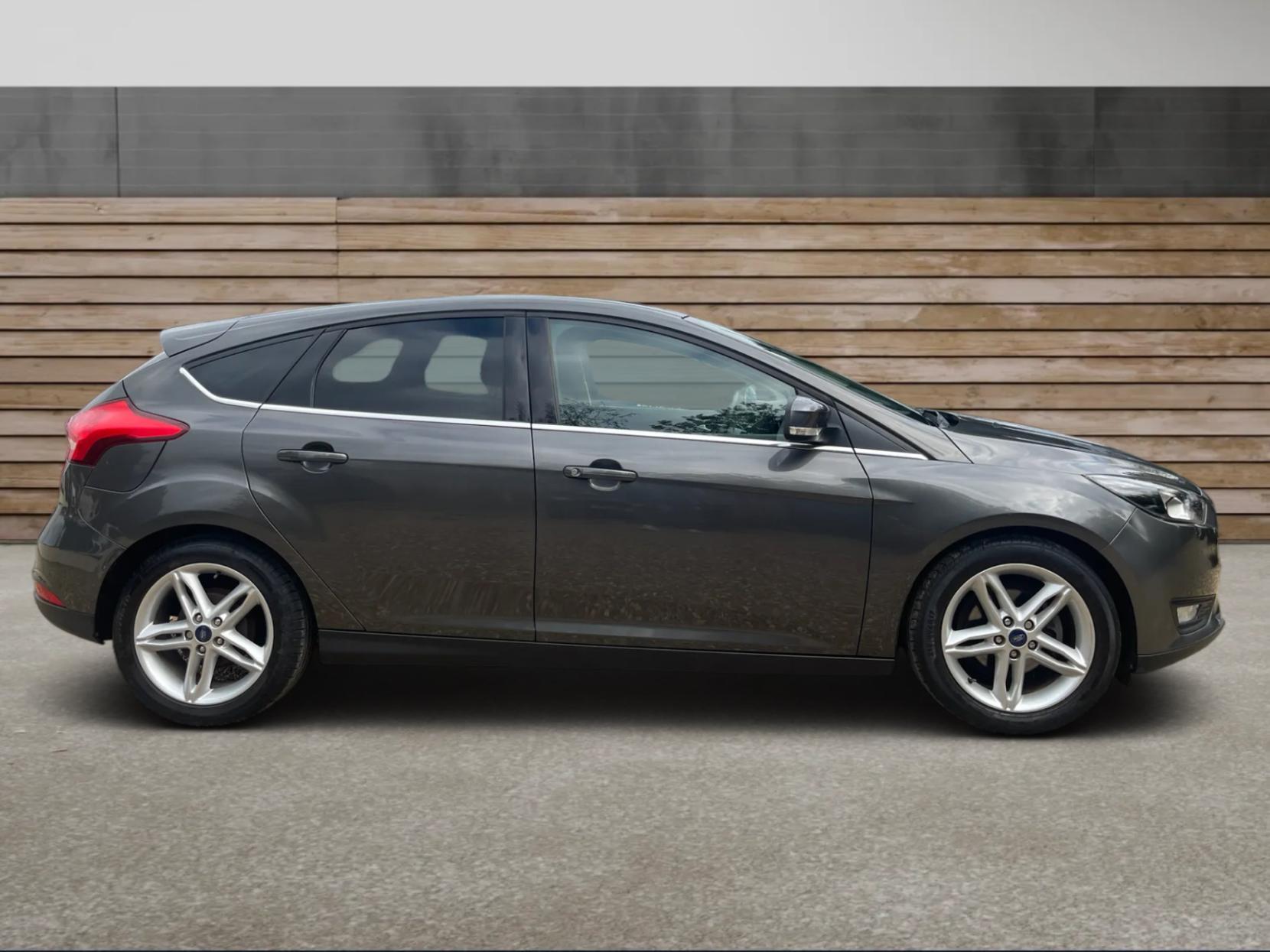 Ford Focus 1.0T EcoBoost Zetec Hatchback 5dr Petrol Manual Euro 6 (s/s) (125 ps)