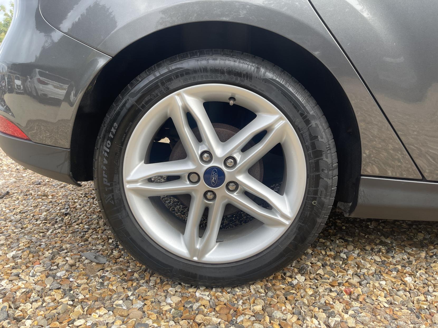 Ford Focus 1.0T EcoBoost Zetec Hatchback 5dr Petrol Manual Euro 6 (s/s) (125 ps)