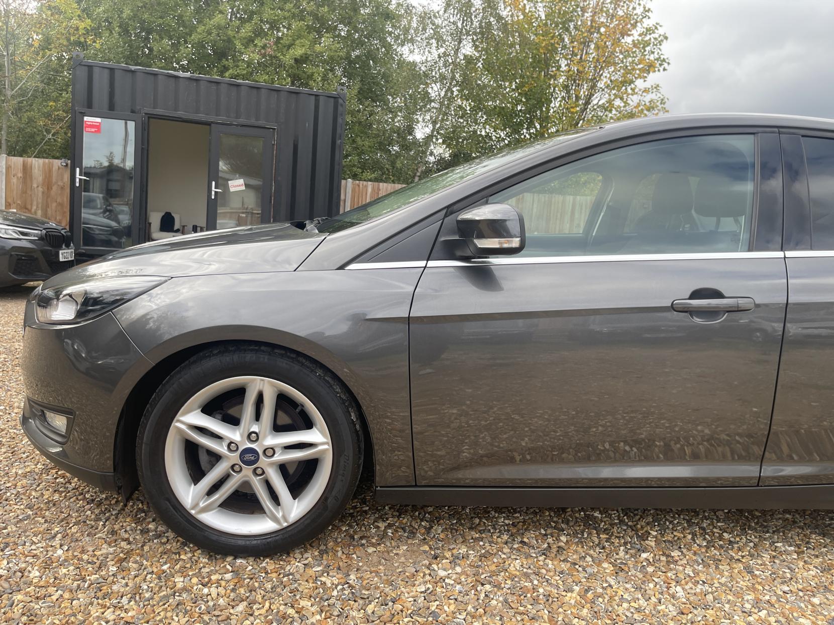 Ford Focus 1.0T EcoBoost Zetec Hatchback 5dr Petrol Manual Euro 6 (s/s) (125 ps)