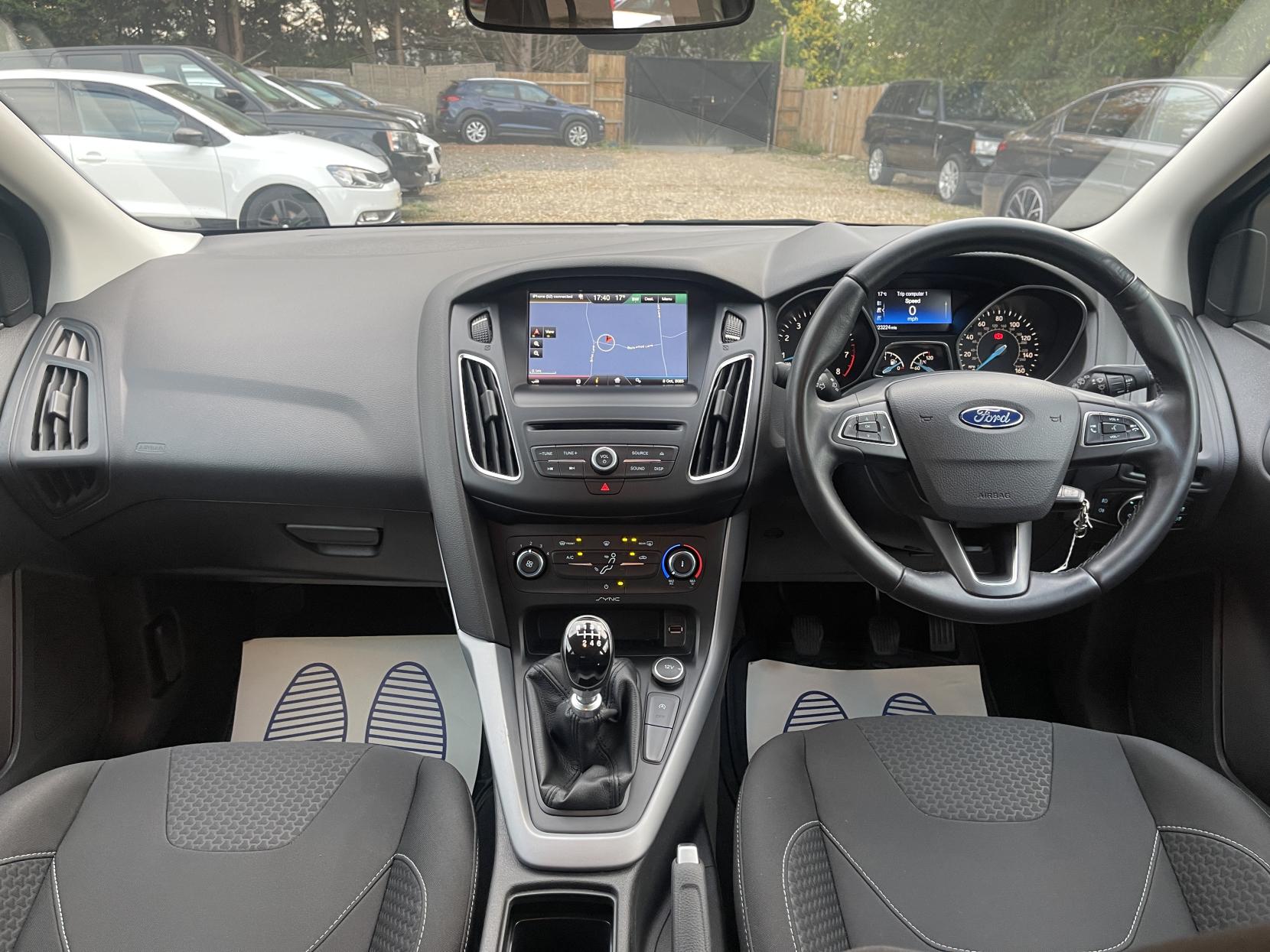 Ford Focus 1.0T EcoBoost Zetec Hatchback 5dr Petrol Manual Euro 6 (s/s) (125 ps)