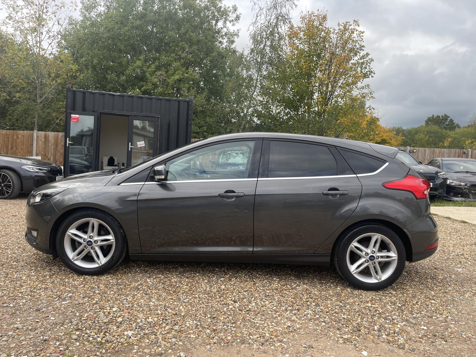 Ford Focus 1.0T EcoBoost Zetec Hatchback 5dr Petrol Manual Euro 6 (s/s) (125 ps)