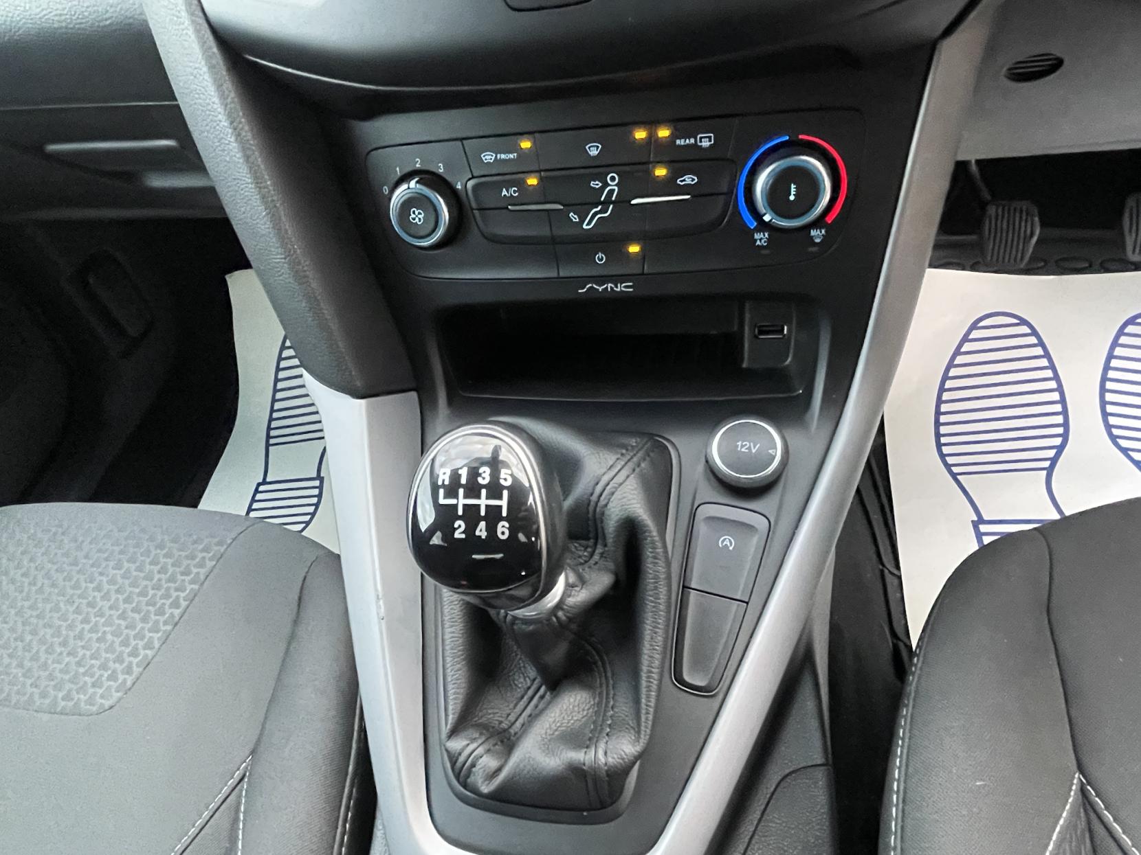 Ford Focus 1.0T EcoBoost Zetec Hatchback 5dr Petrol Manual Euro 6 (s/s) (125 ps)
