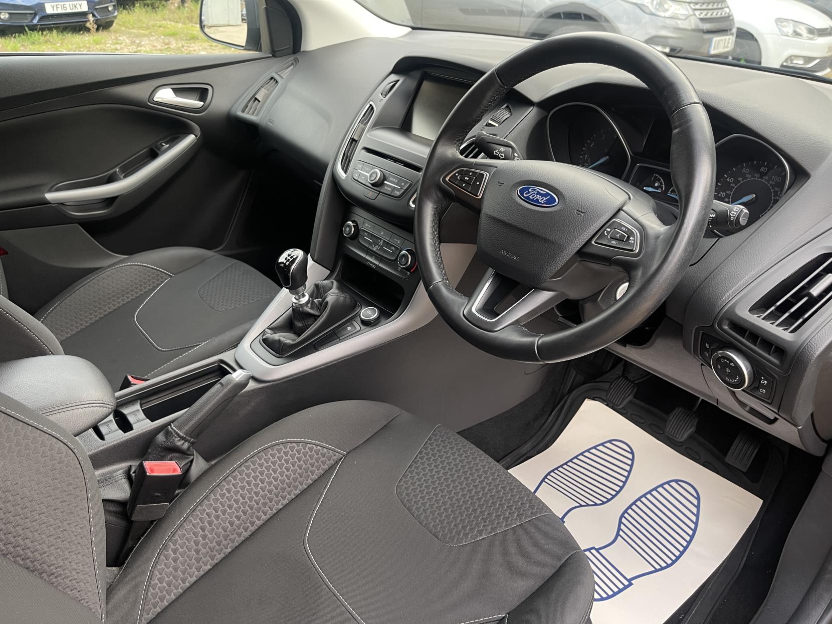 Ford Focus 1.0T EcoBoost Zetec Hatchback 5dr Petrol Manual Euro 6 (s/s) (125 ps)