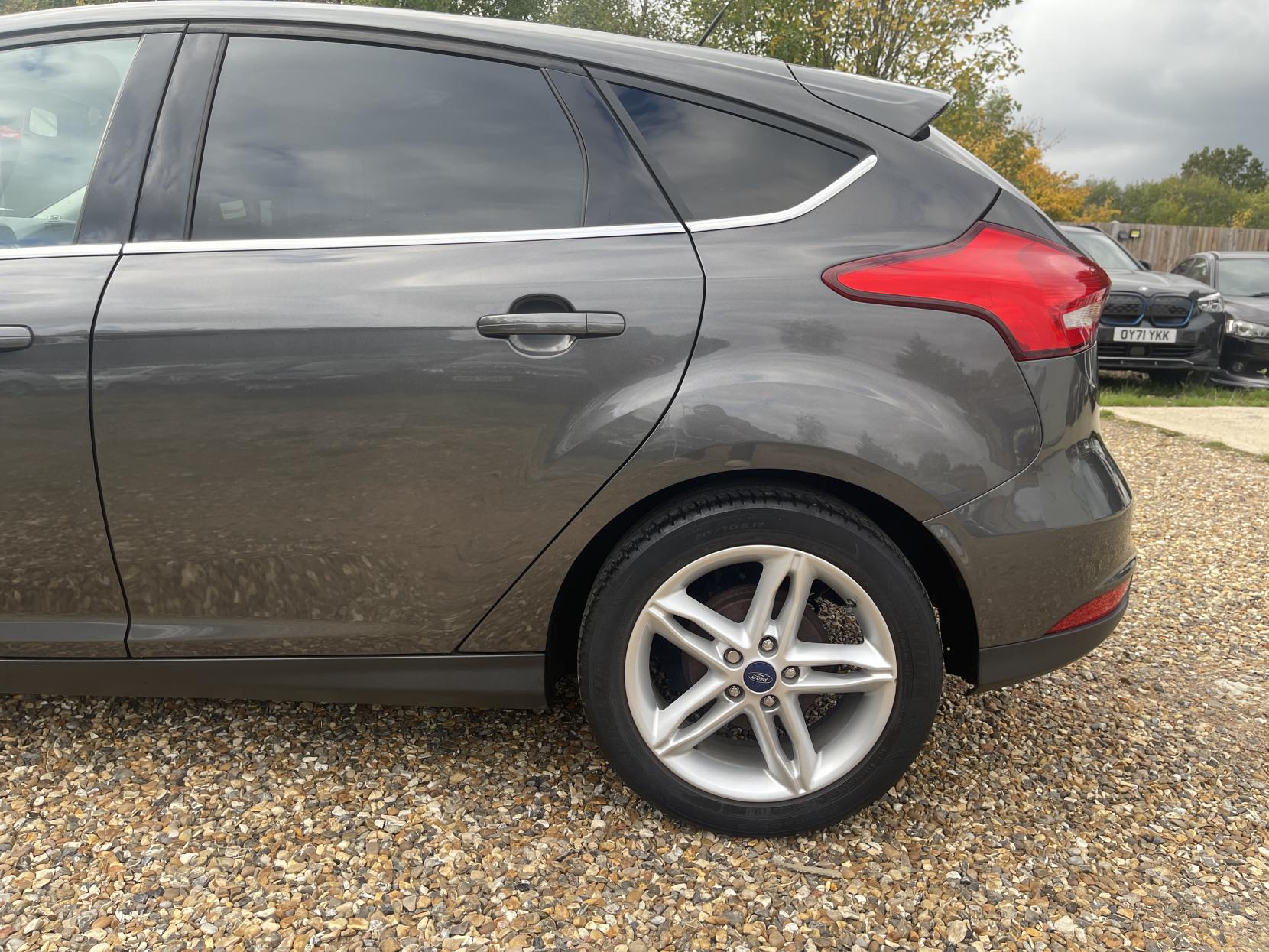 Ford Focus 1.0T EcoBoost Zetec Hatchback 5dr Petrol Manual Euro 6 (s/s) (125 ps)