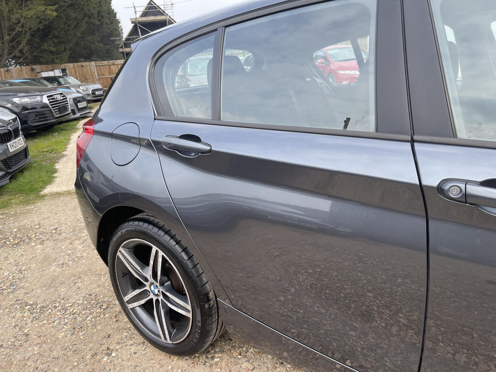 BMW 1 Series 1.6 114i Sport Hatchback 5dr Petrol Manual Euro 5 (s/s) (102 ps)