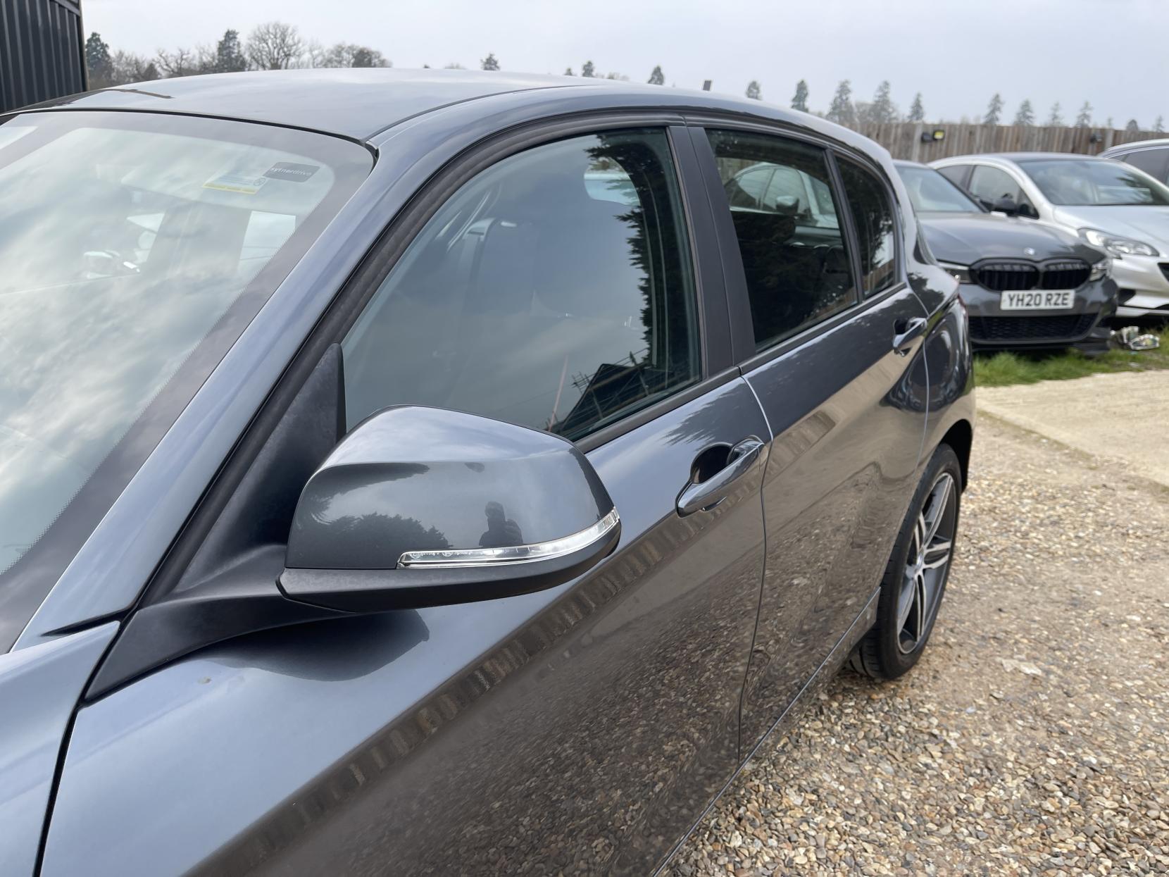 BMW 1 Series 1.6 114i Sport Hatchback 5dr Petrol Manual Euro 5 (s/s) (102 ps)