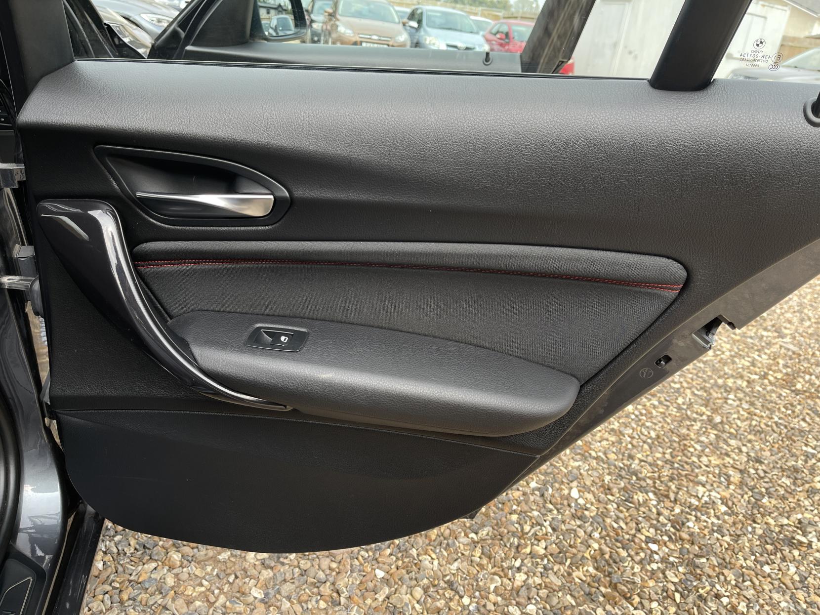 BMW 1 Series 1.6 114i Sport Hatchback 5dr Petrol Manual Euro 5 (s/s) (102 ps)