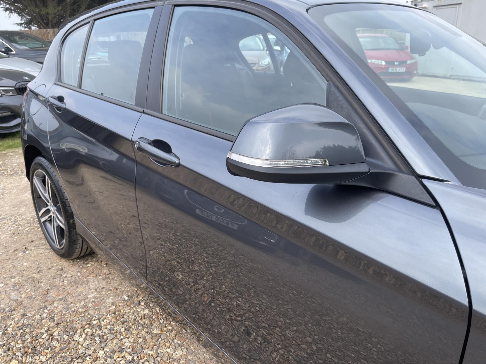 BMW 1 Series 1.6 114i Sport Hatchback 5dr Petrol Manual Euro 5 (s/s) (102 ps)