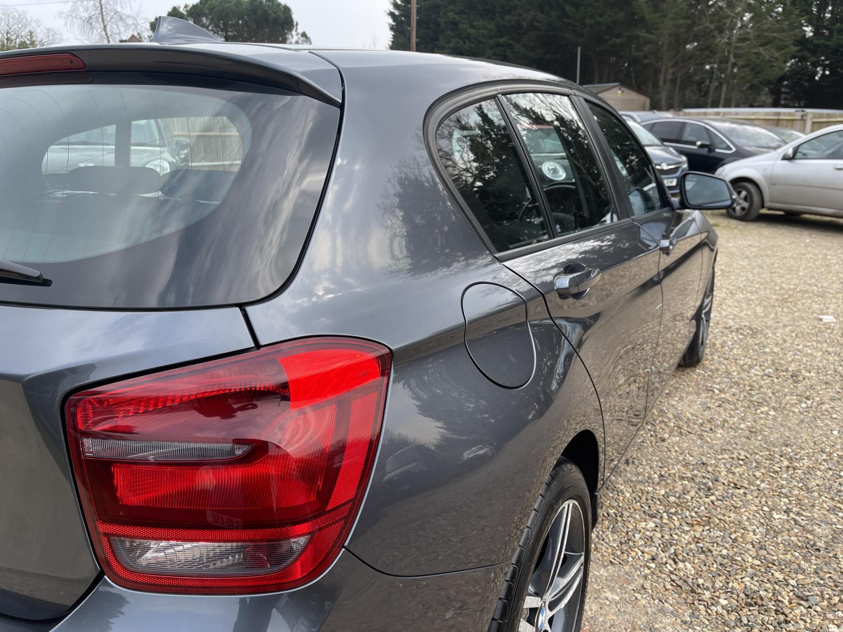 BMW 1 Series 1.6 114i Sport Hatchback 5dr Petrol Manual Euro 5 (s/s) (102 ps)