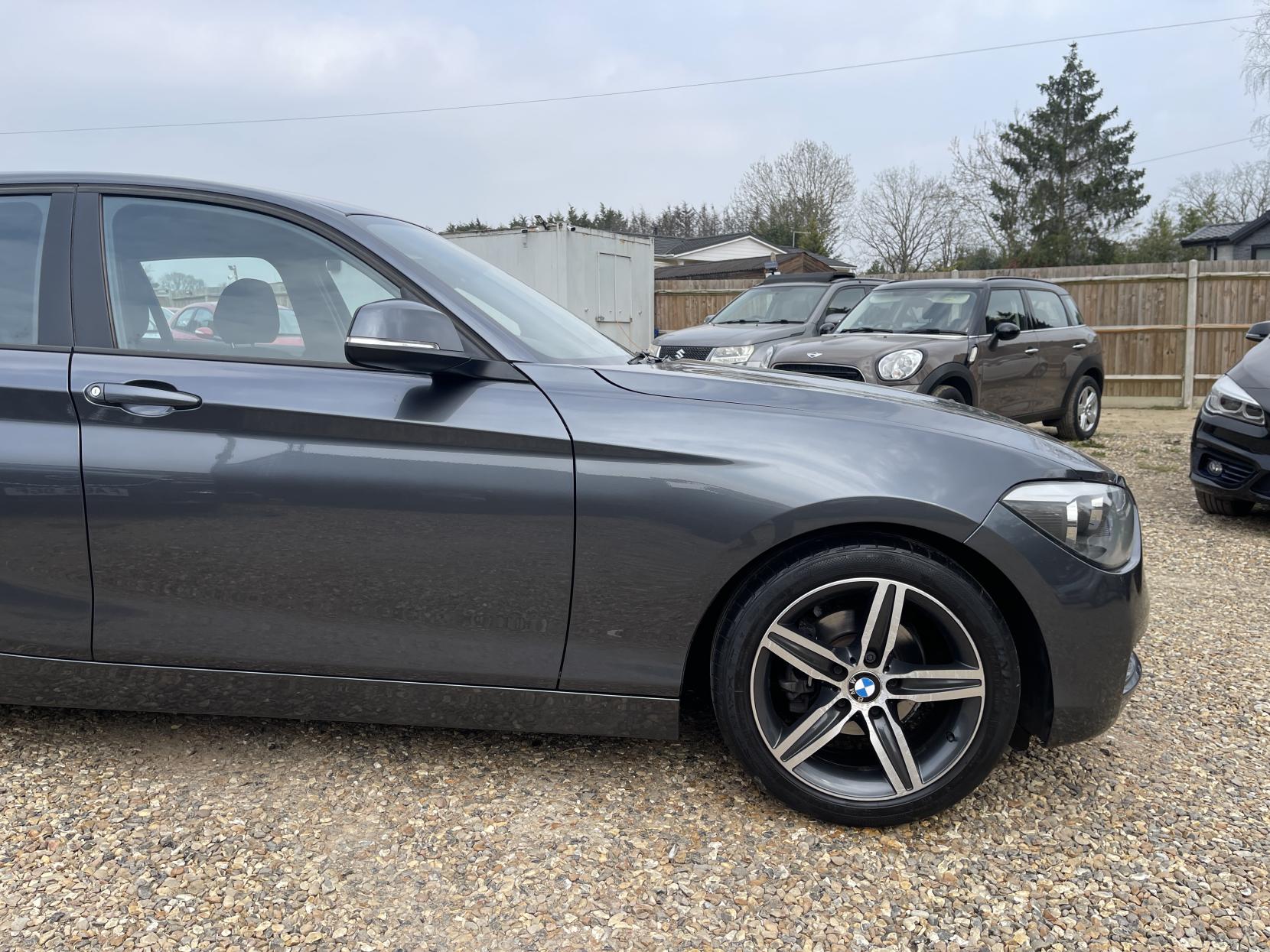BMW 1 Series 1.6 114i Sport Hatchback 5dr Petrol Manual Euro 5 (s/s) (102 ps)