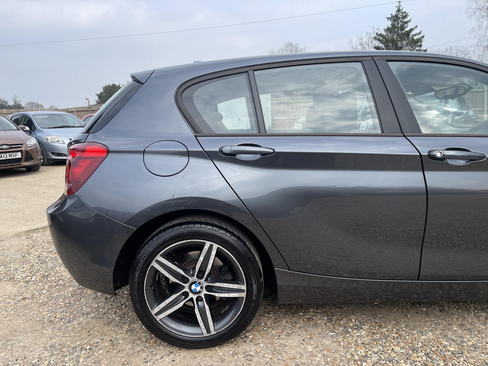 BMW 1 Series 1.6 114i Sport Hatchback 5dr Petrol Manual Euro 5 (s/s) (102 ps)