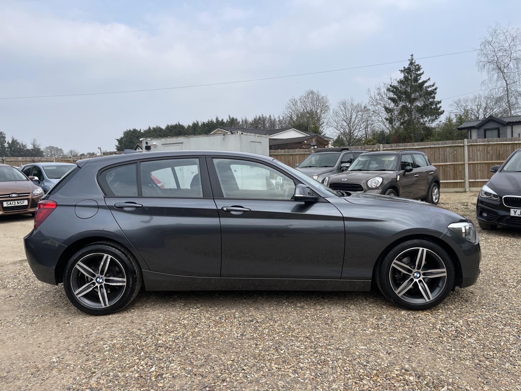 BMW 1 Series 1.6 114i Sport Hatchback 5dr Petrol Manual Euro 5 (s/s) (102 ps)