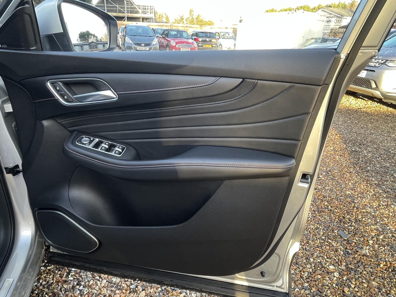 MG MG HS 1.5 T-GDI 16.6kWh Exclusive SUV 5dr Petrol Plug-in Hybrid Auto Euro 6 (s/s) (258 ps)