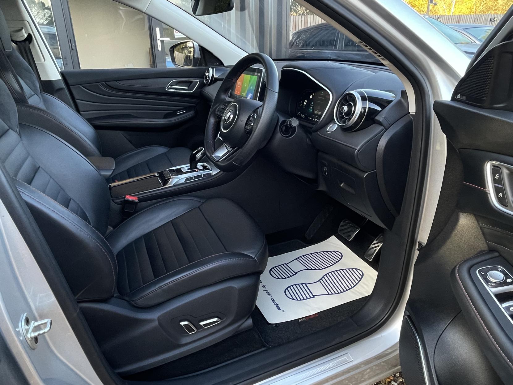 MG MG HS 1.5 T-GDI 16.6kWh Exclusive SUV 5dr Petrol Plug-in Hybrid Auto Euro 6 (s/s) (258 ps)