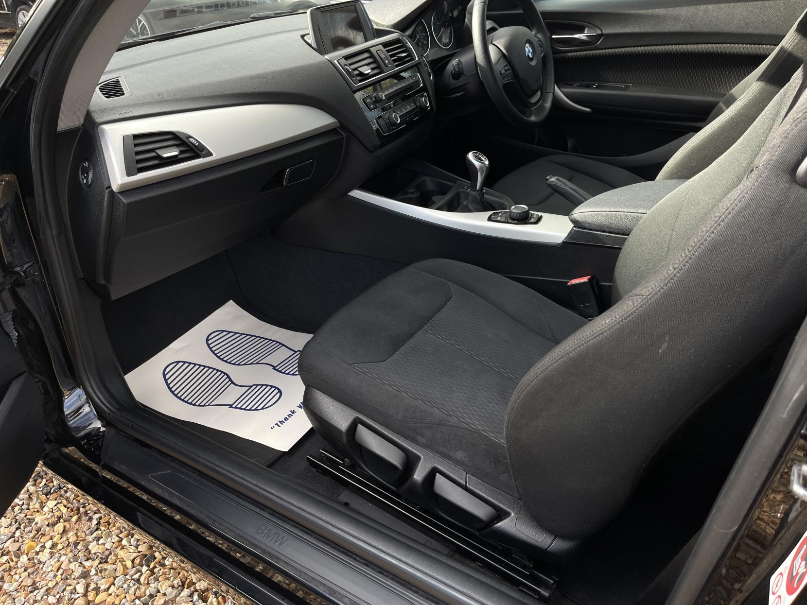 BMW 1 Series 1.6 118i SE Hatchback 3dr Petrol Manual Euro 6 (s/s) (136 ps)