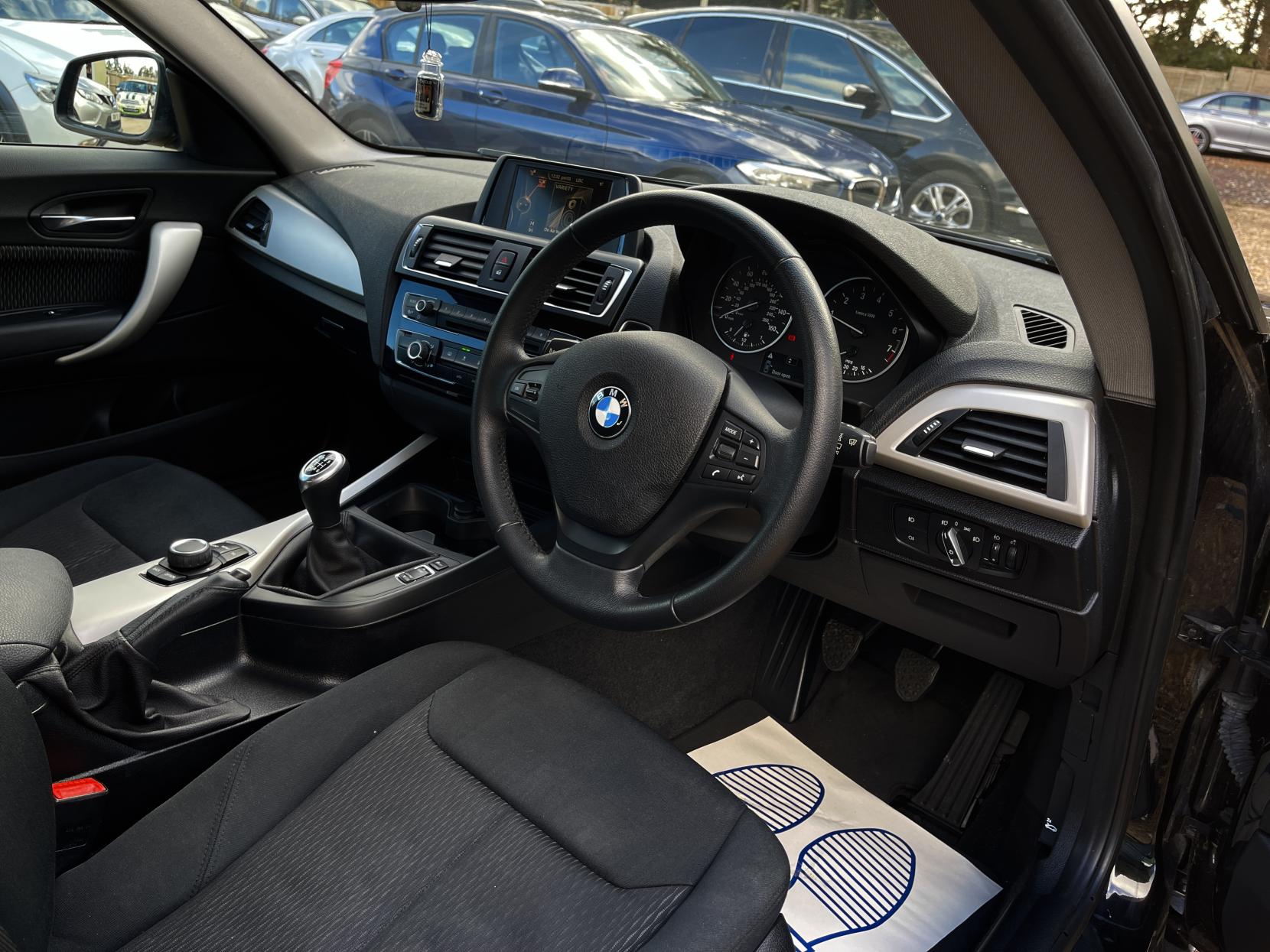 BMW 1 Series 1.6 118i SE Hatchback 3dr Petrol Manual Euro 6 (s/s) (136 ps)