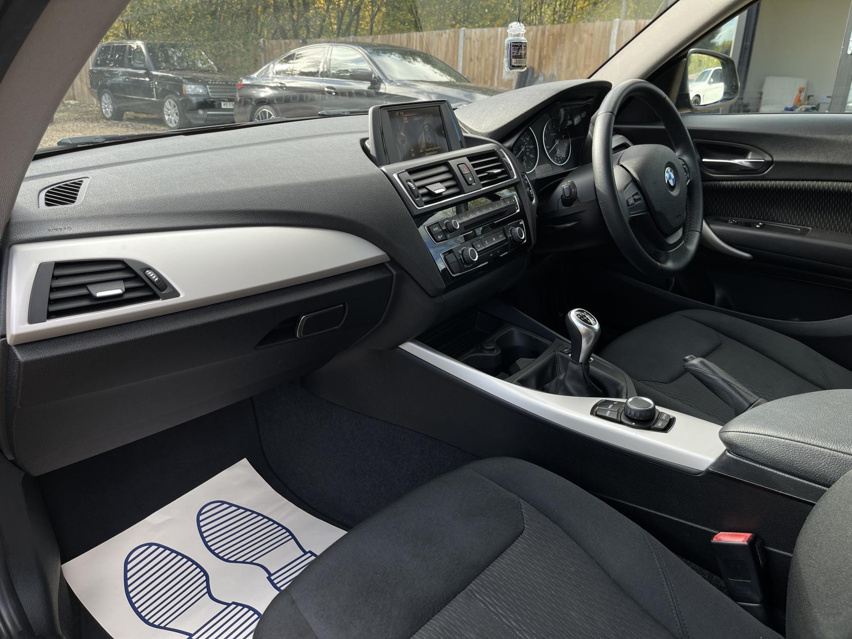 BMW 1 Series 1.6 118i SE Hatchback 3dr Petrol Manual Euro 6 (s/s) (136 ps)