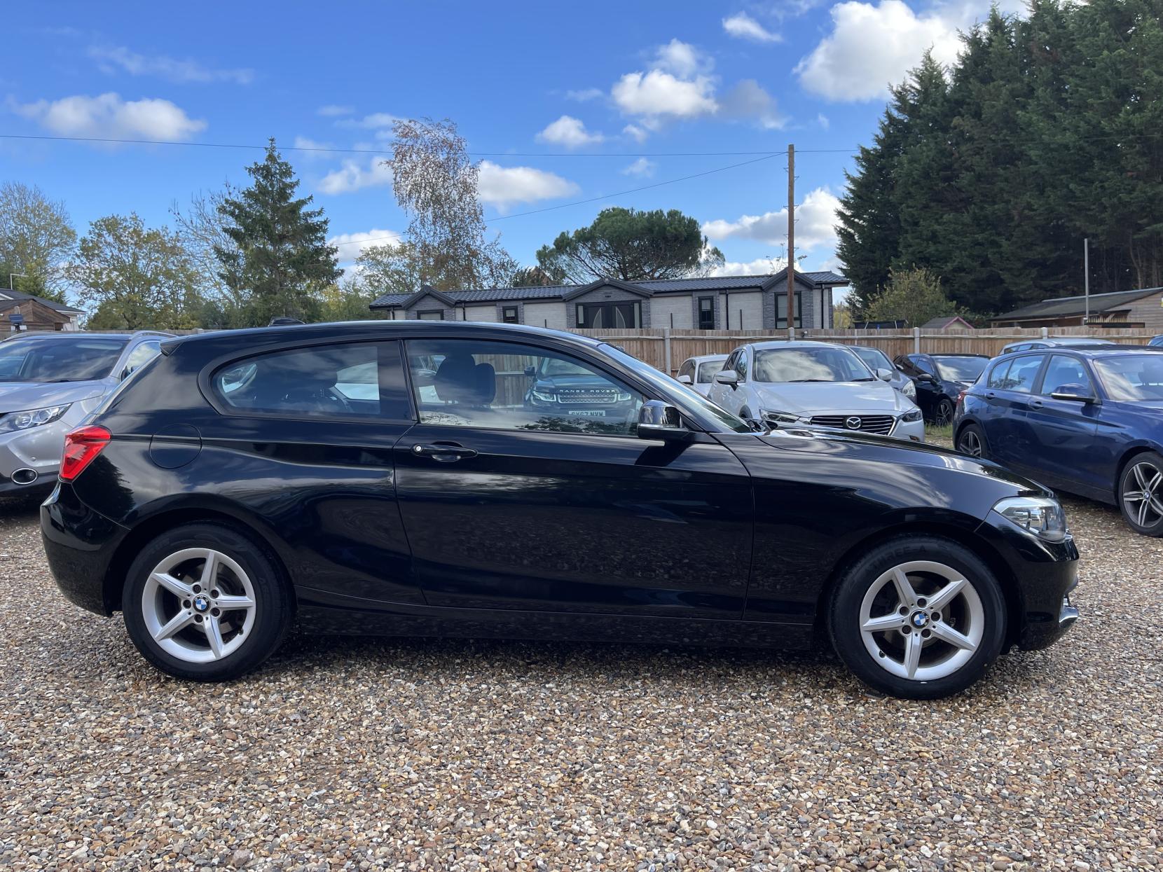BMW 1 Series 1.6 118i SE Hatchback 3dr Petrol Manual Euro 6 (s/s) (136 ps)