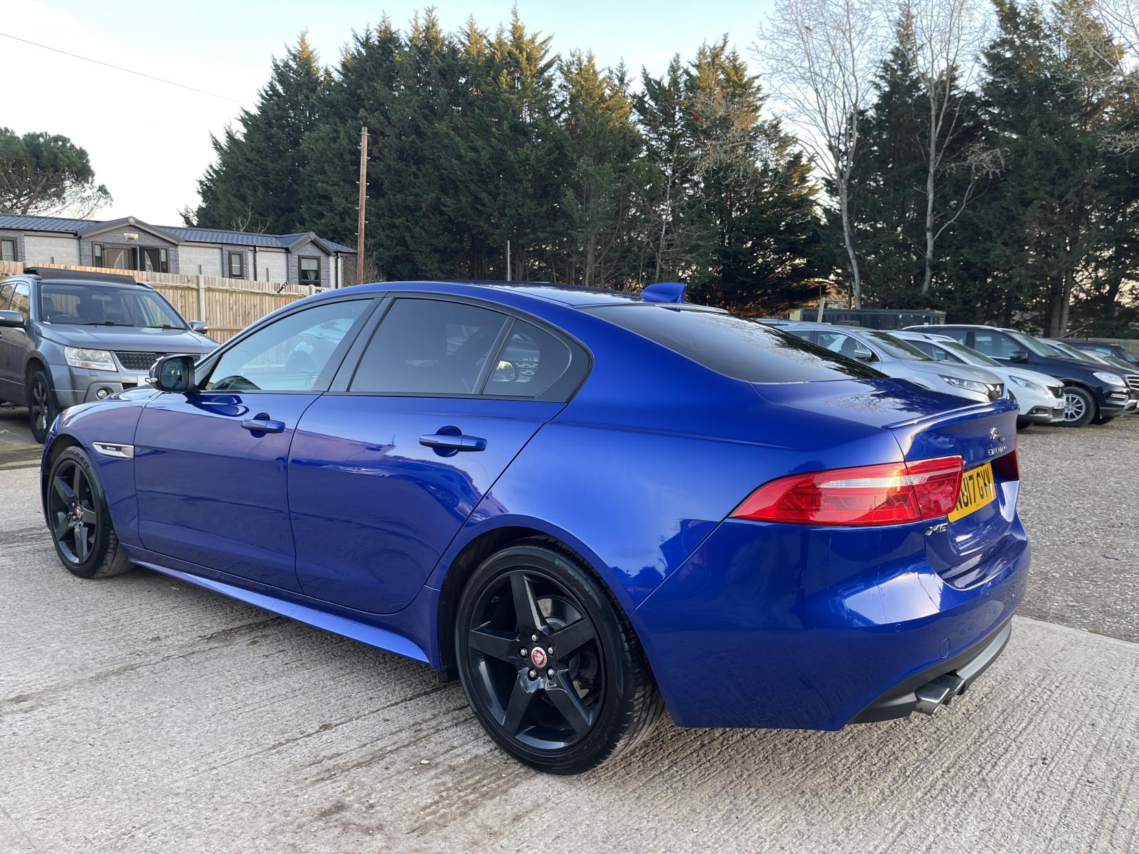 Jaguar XE 2.0d R-Sport Saloon 4dr Diesel Auto Euro 6 (s/s) (180 ps)