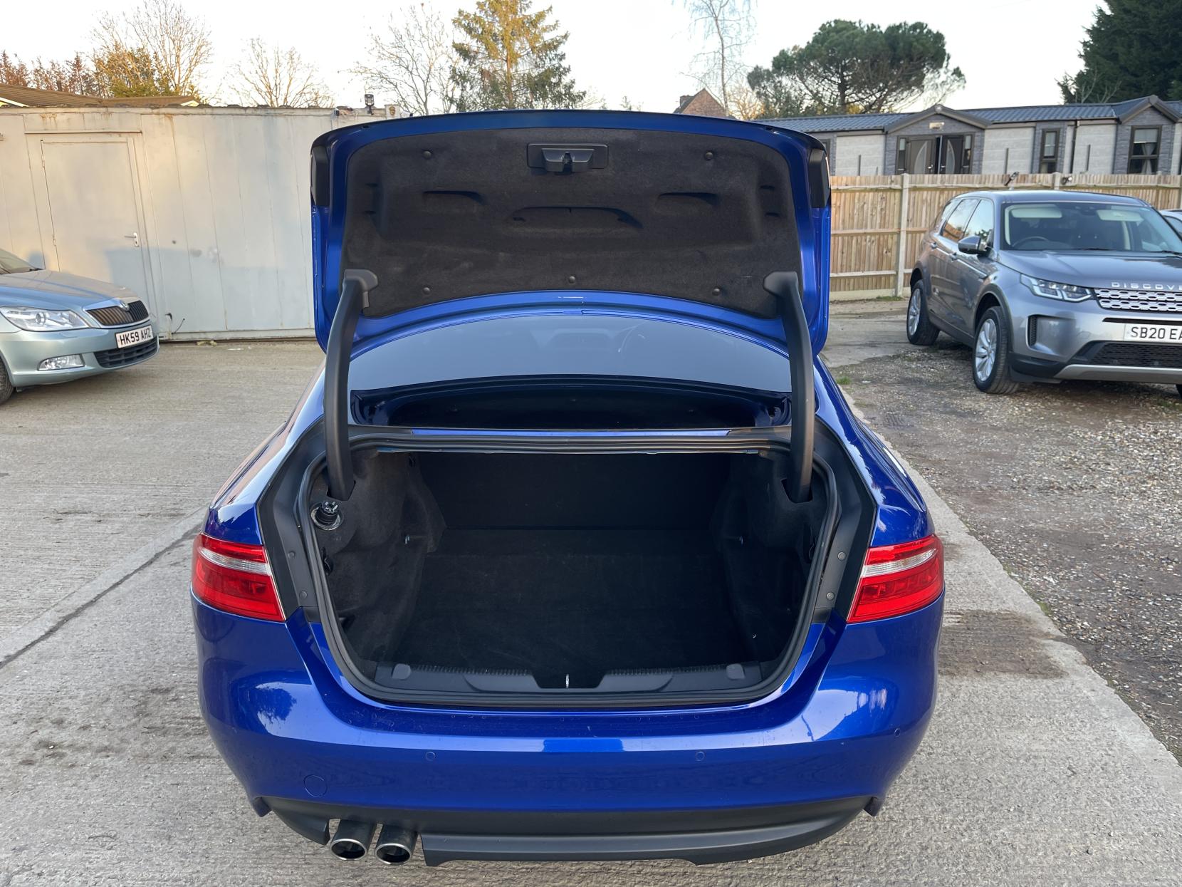 Jaguar XE 2.0d R-Sport Saloon 4dr Diesel Auto Euro 6 (s/s) (180 ps)