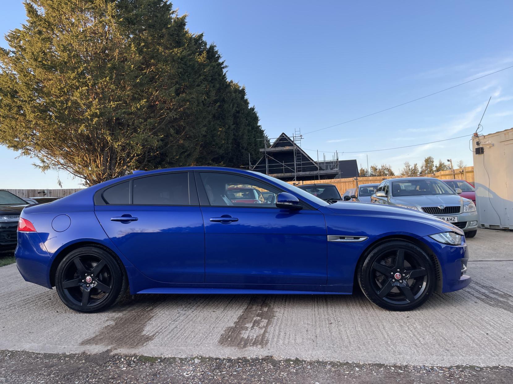 Jaguar XE 2.0d R-Sport Saloon 4dr Diesel Auto Euro 6 (s/s) (180 ps)