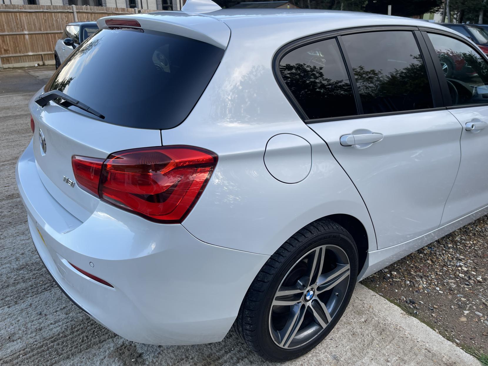 BMW 1 Series 1.5 118i Sport Hatchback 5dr Petrol Manual Euro 6 (s/s) (136 ps)