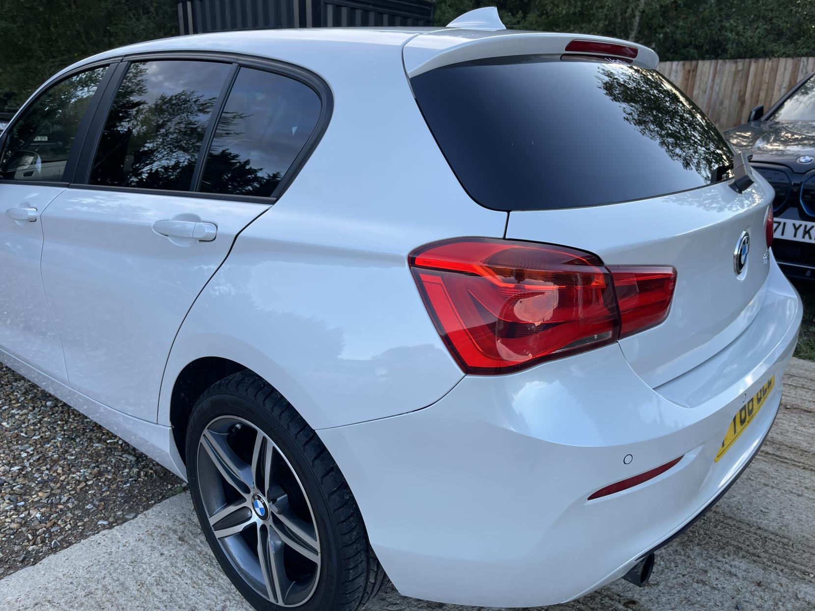 BMW 1 Series 1.5 118i Sport Hatchback 5dr Petrol Manual Euro 6 (s/s) (136 ps)