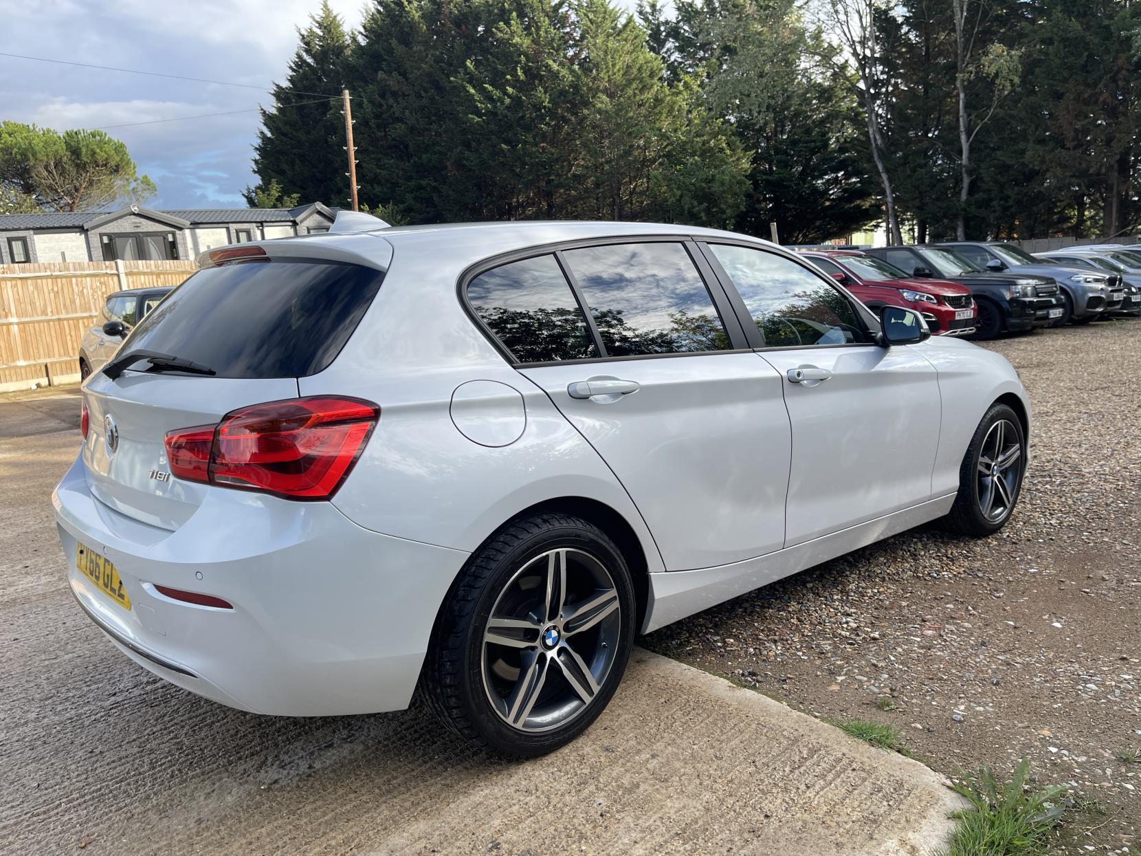 BMW 1 Series 1.5 118i Sport Hatchback 5dr Petrol Manual Euro 6 (s/s) (136 ps)