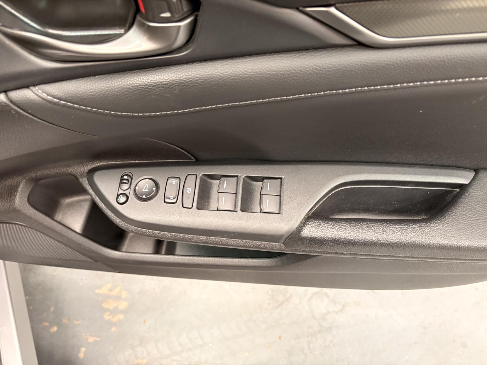 Vehicle Image 28