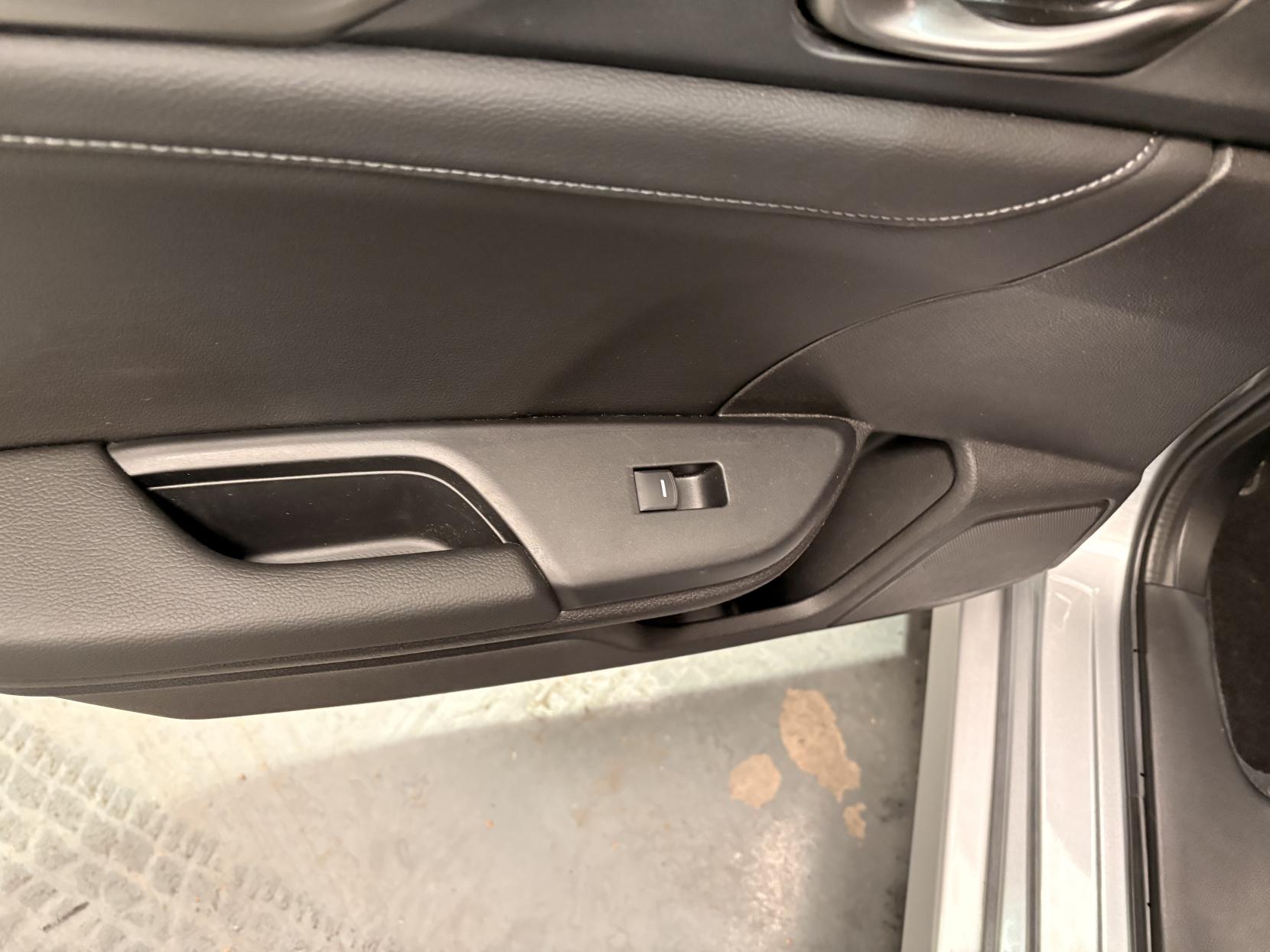 Vehicle Image 32