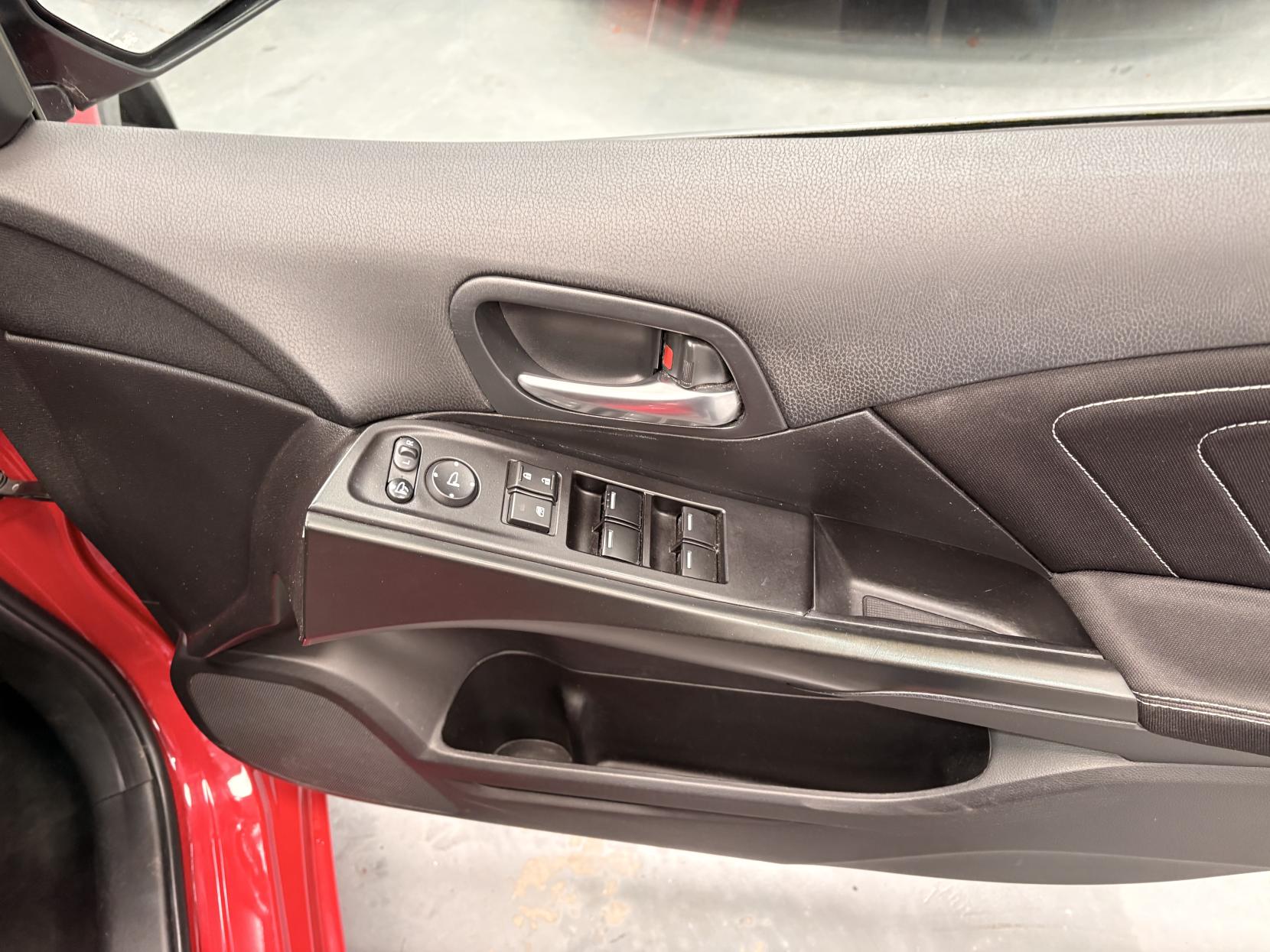 Vehicle Image 21
