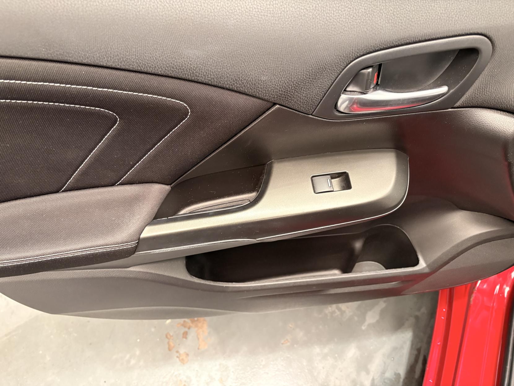 Vehicle Image 25