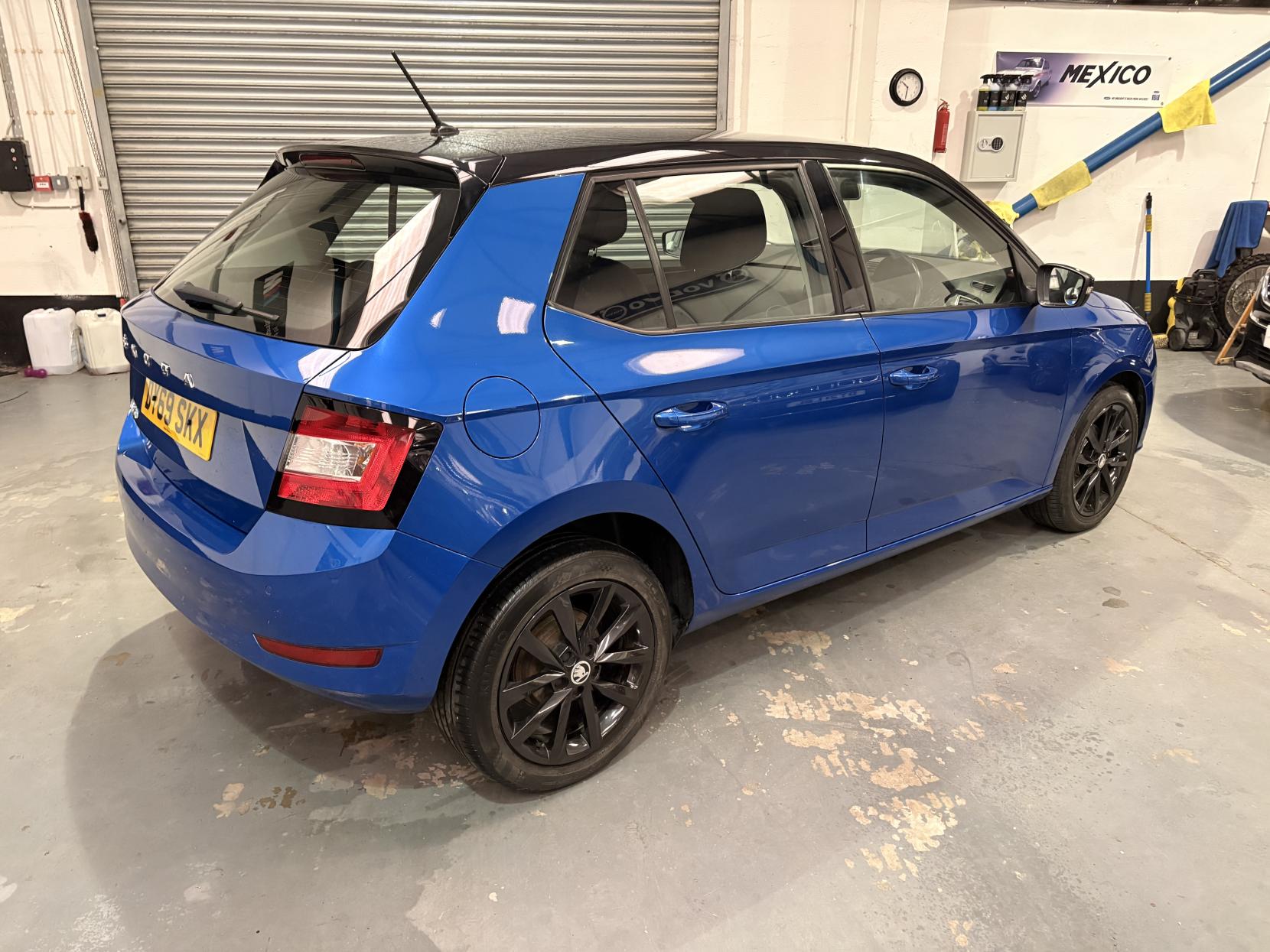 Vehicle Image 9