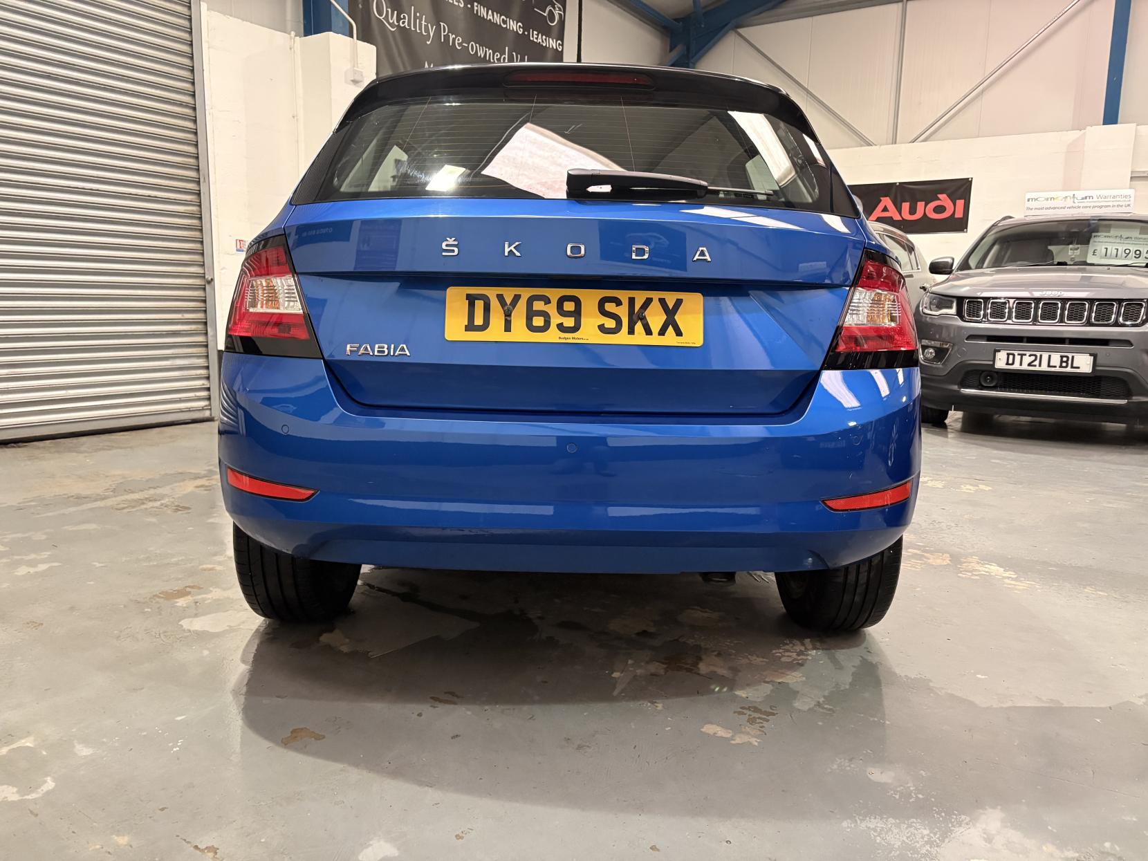 Vehicle Image 8