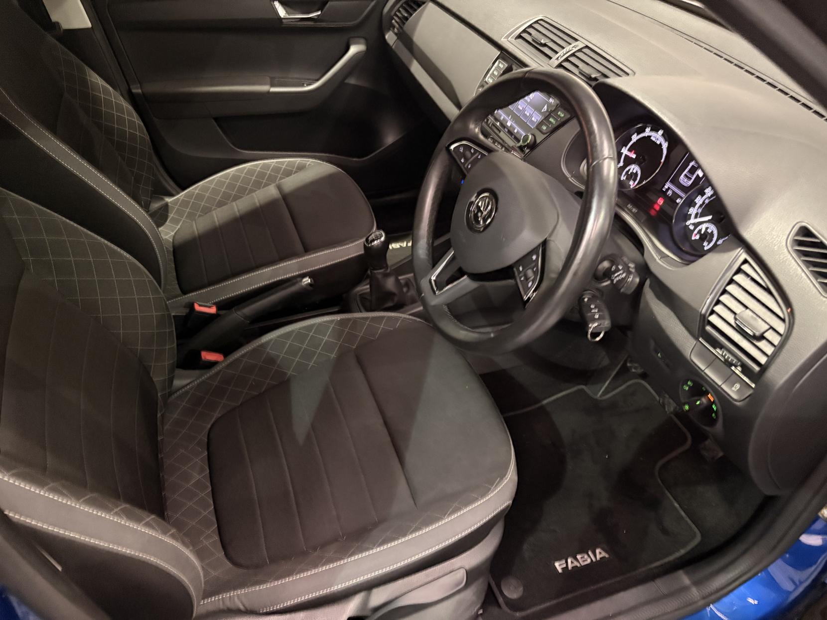 Vehicle Image 25