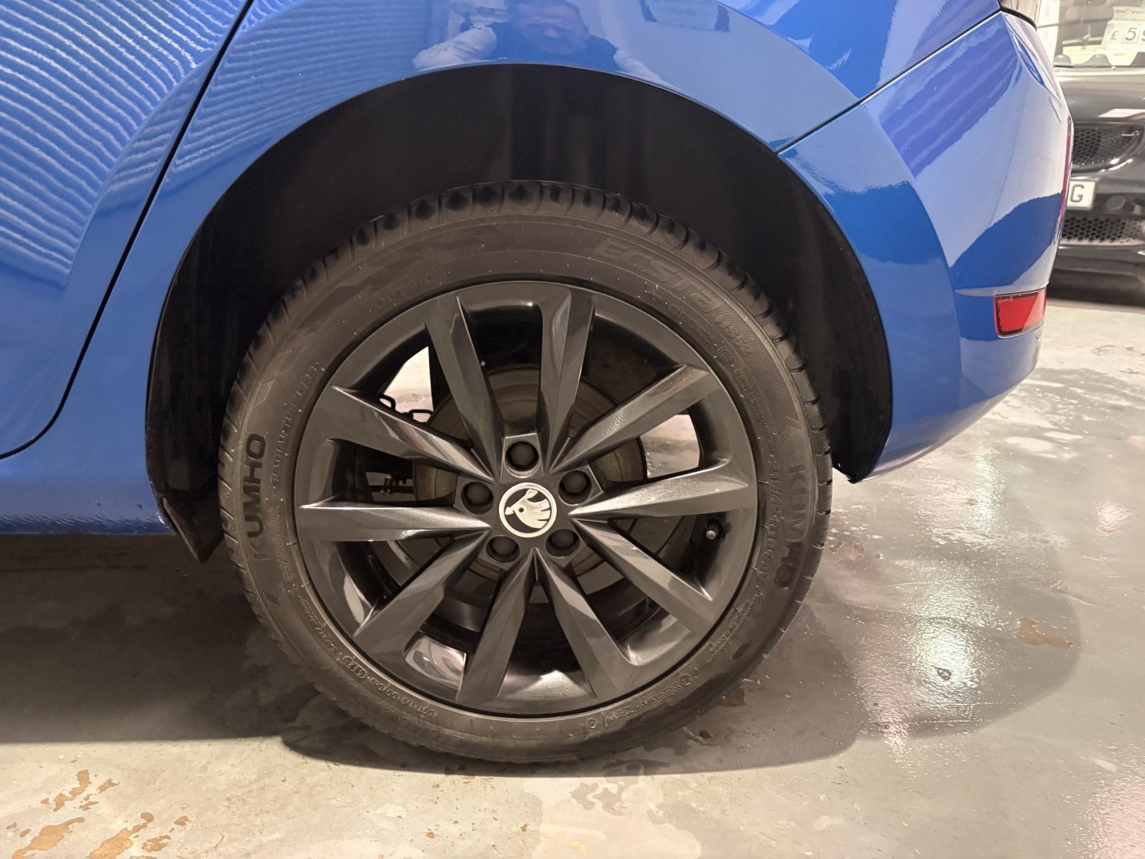Vehicle Image 17