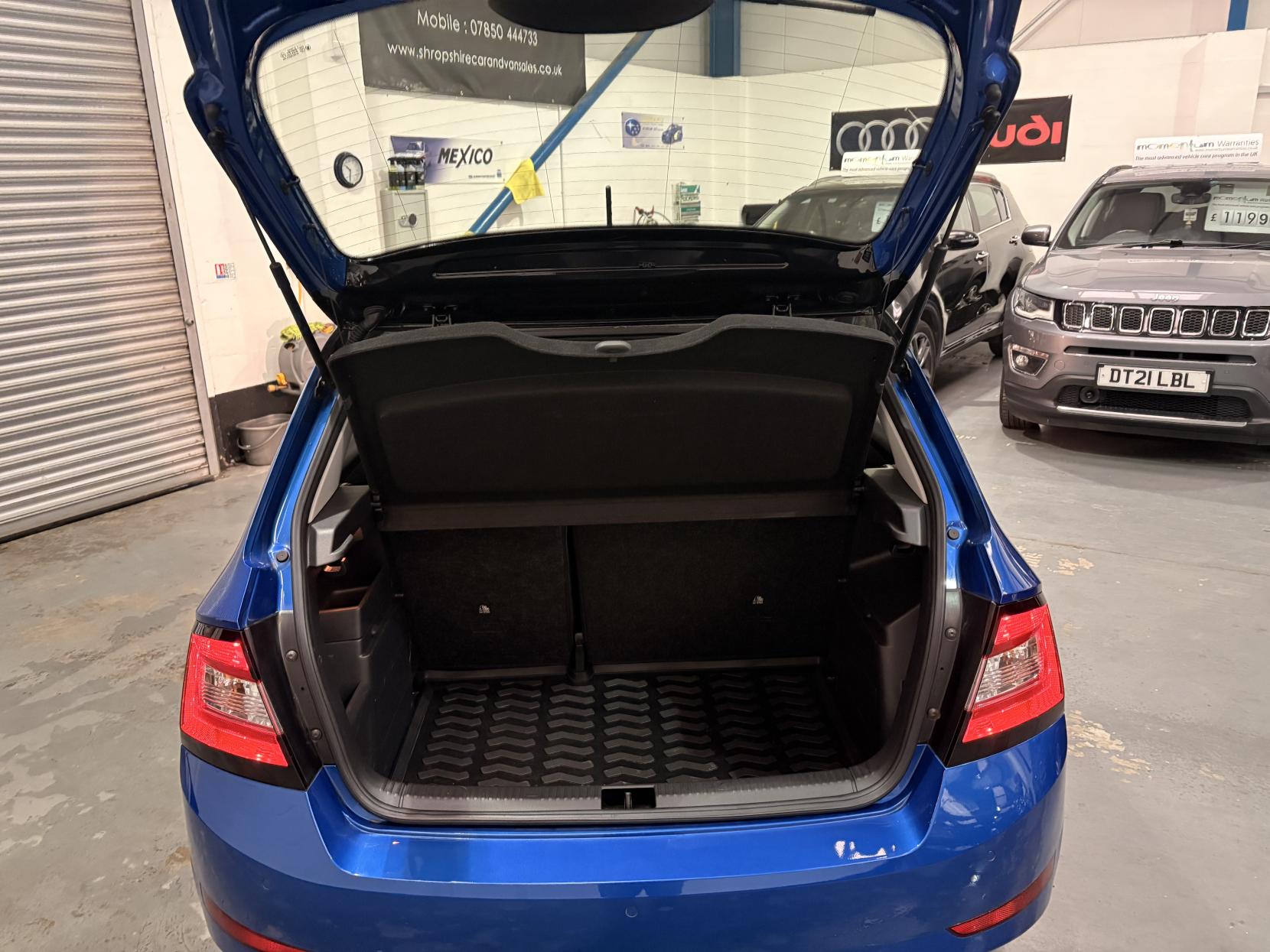Vehicle Image 30