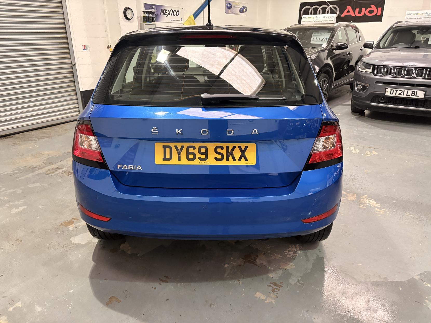 Vehicle Image 7
