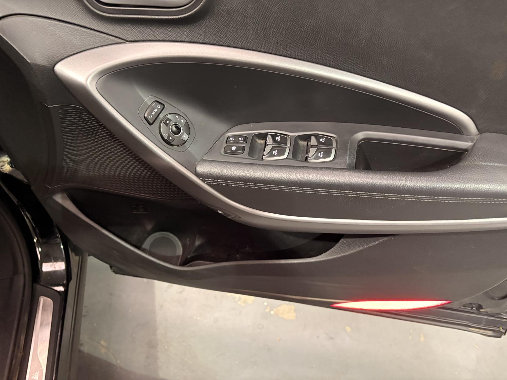 Vehicle Image 28