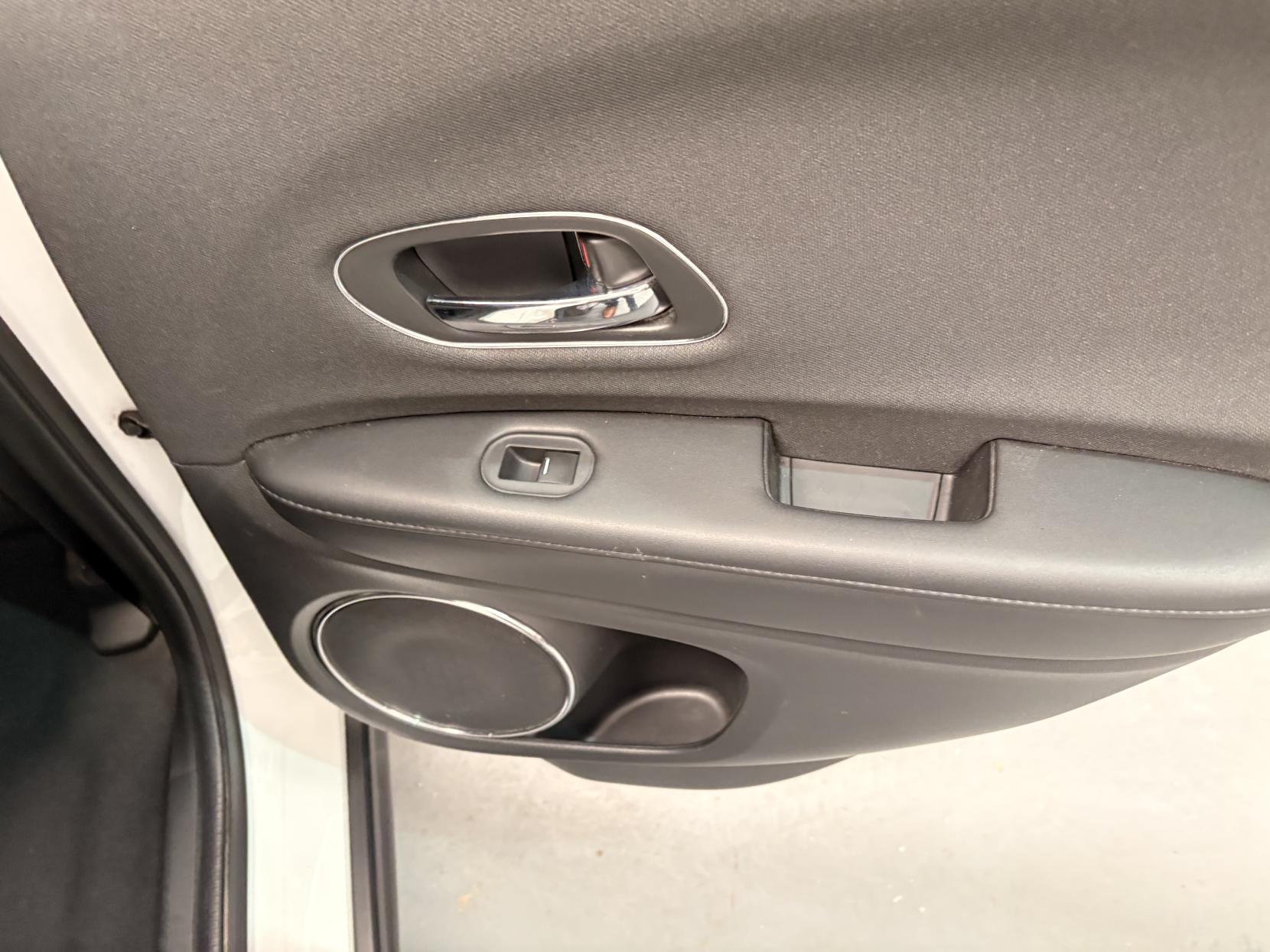 Vehicle Image 22