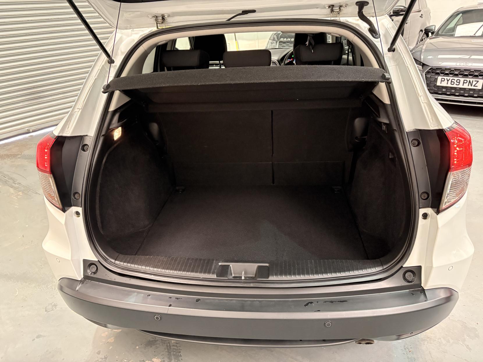 Vehicle Image 13