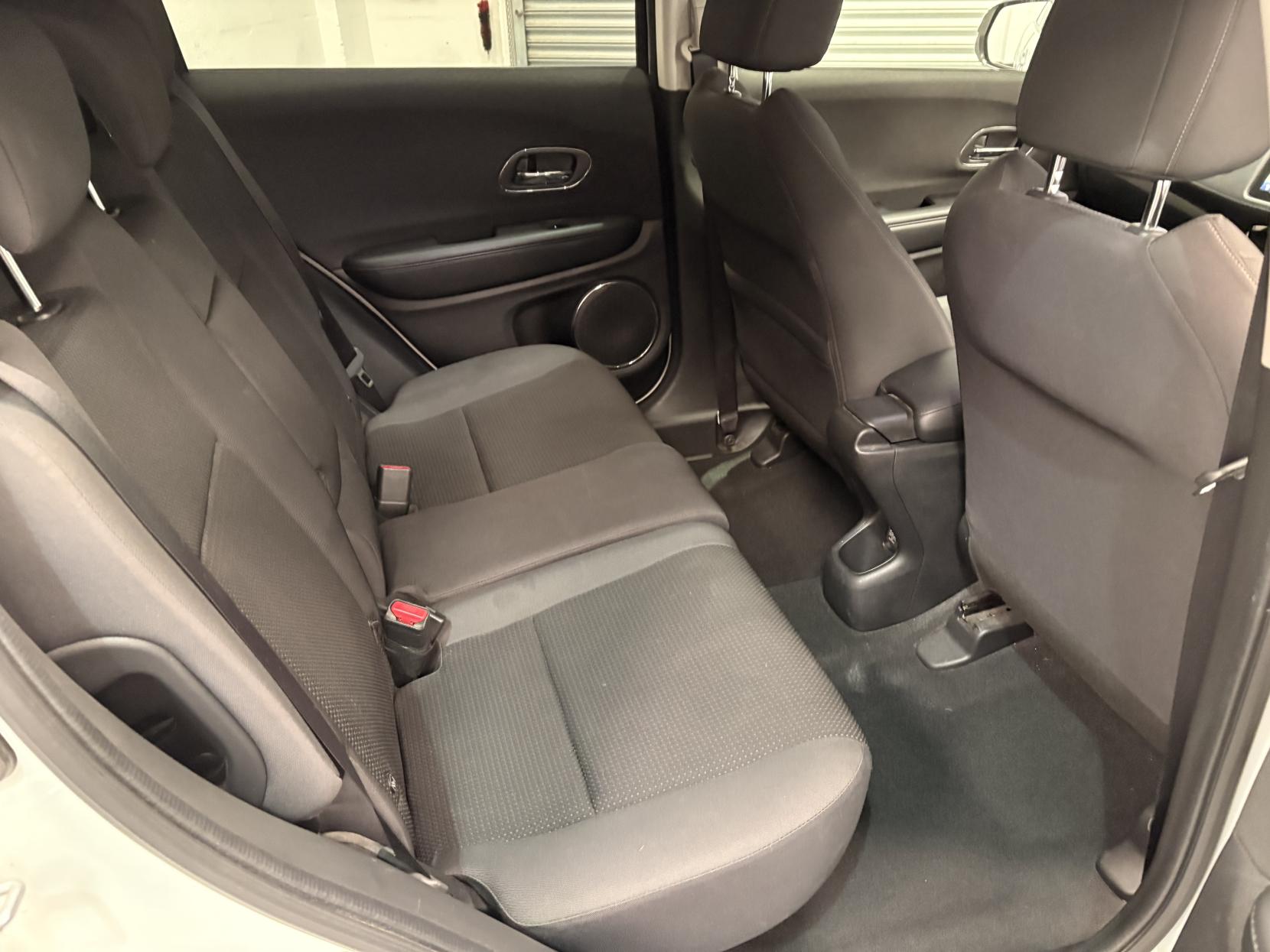 Vehicle Image 21