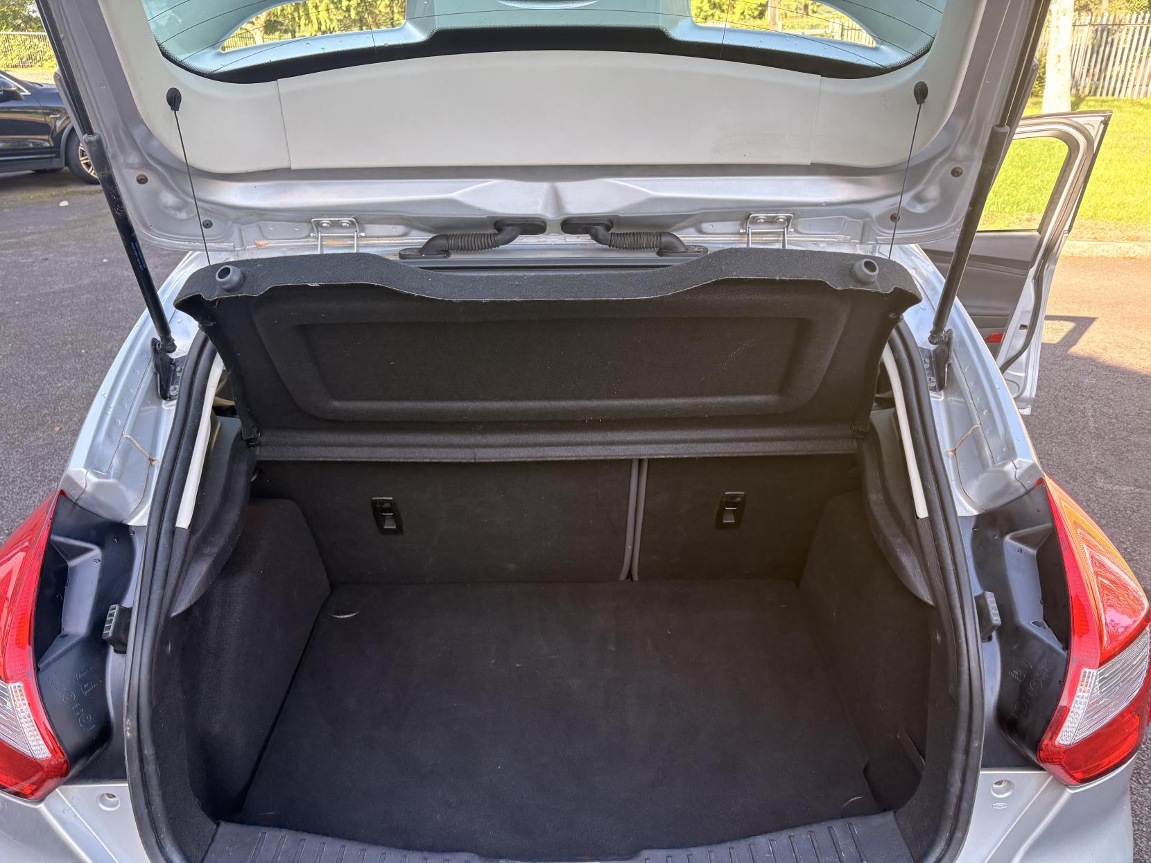 Vehicle Image 13
