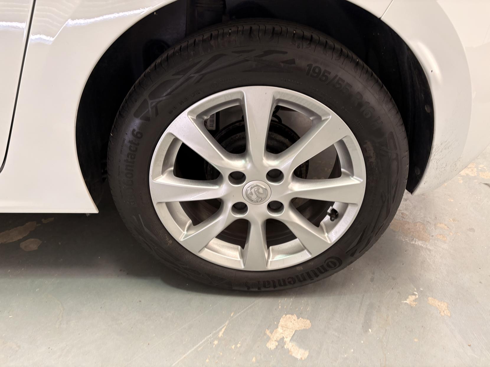 Vehicle Image 16