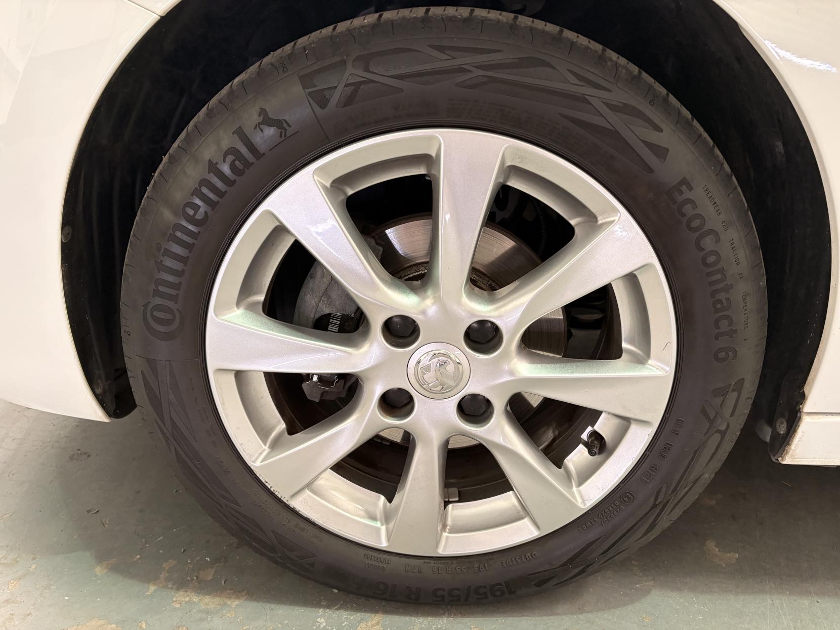 Vehicle Image 13