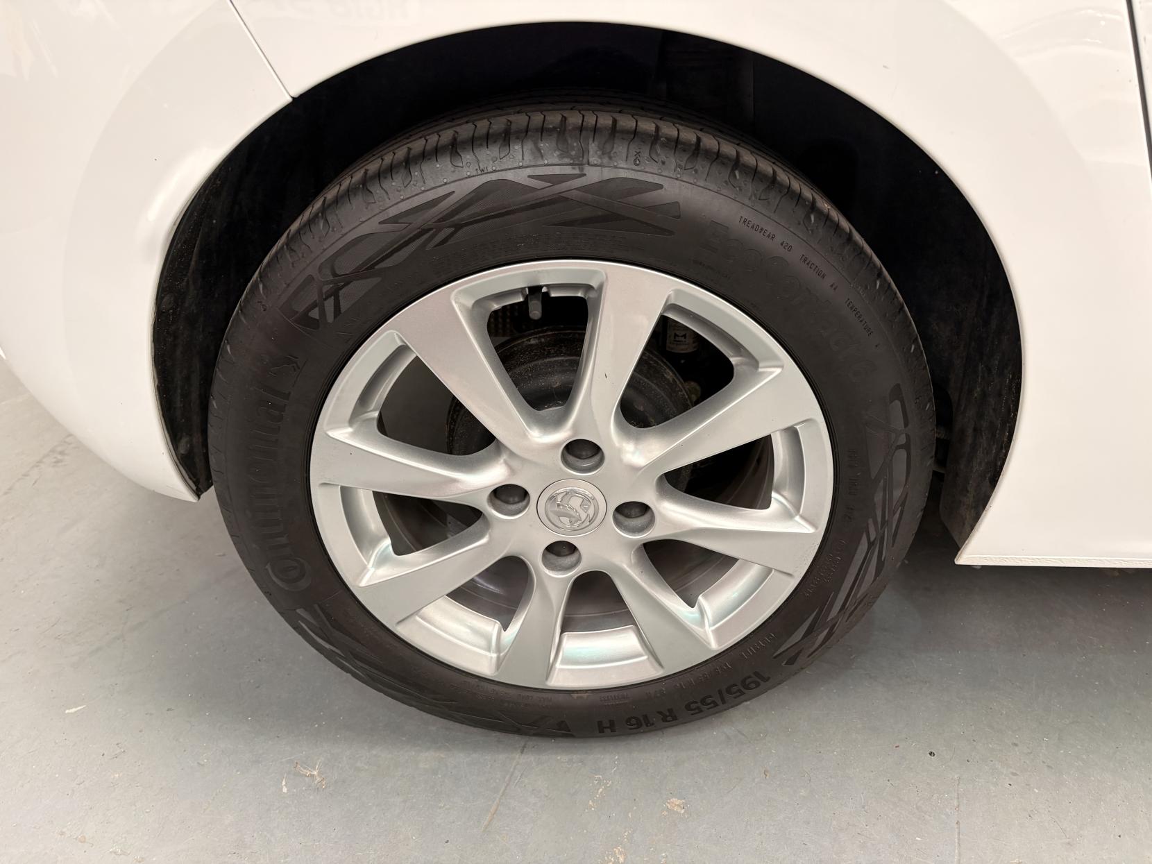 Vehicle Image 15