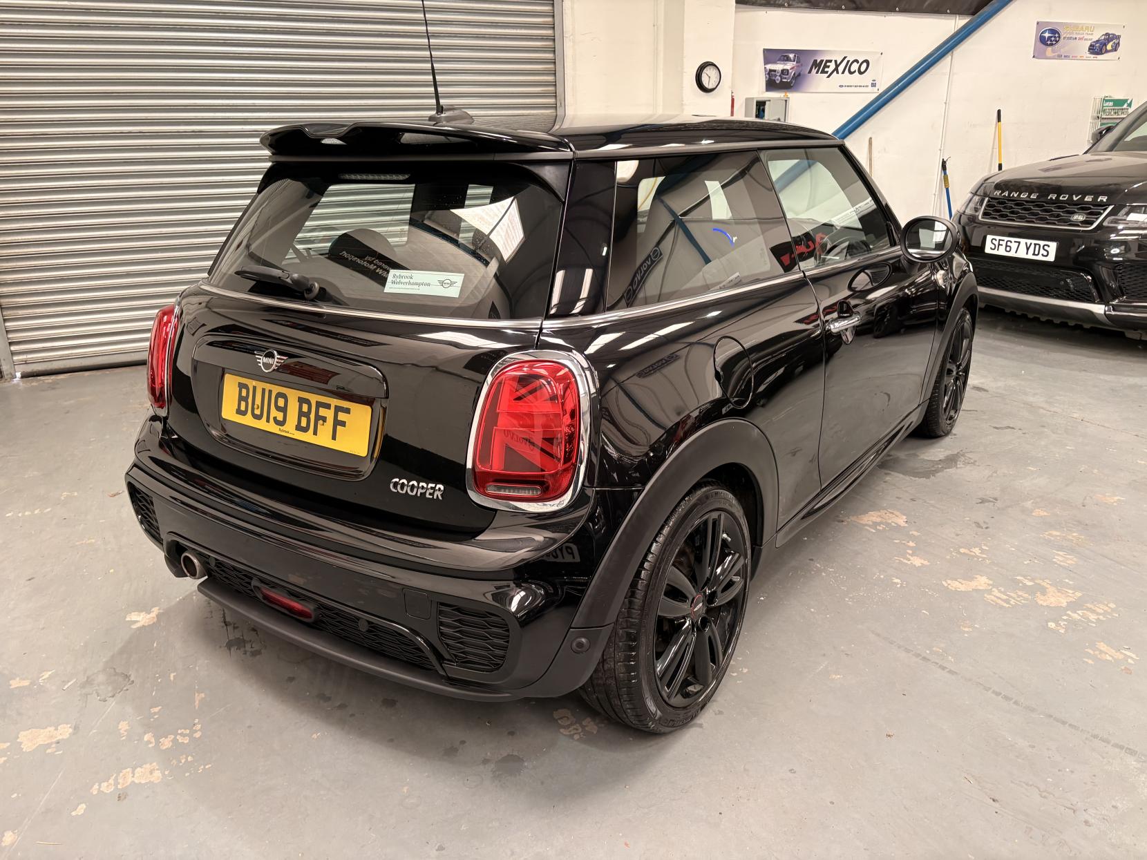 Vehicle Image 9