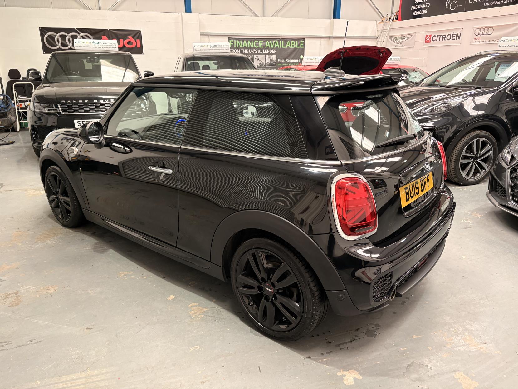 Vehicle Image 6