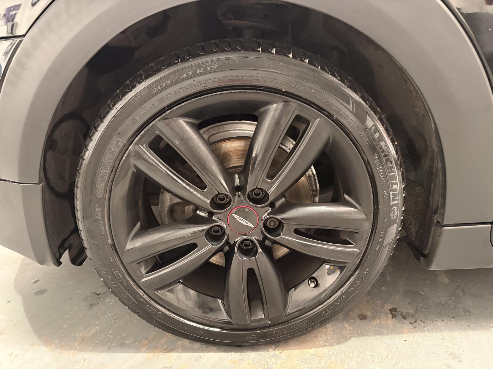 Vehicle Image 16