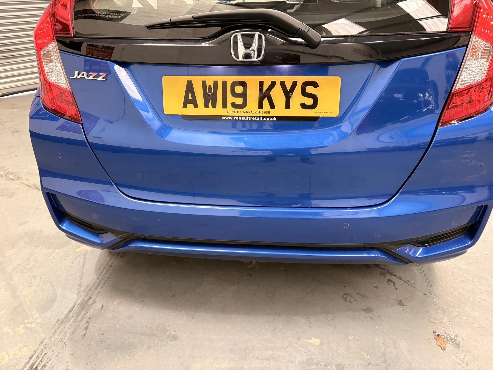 Vehicle Image 11